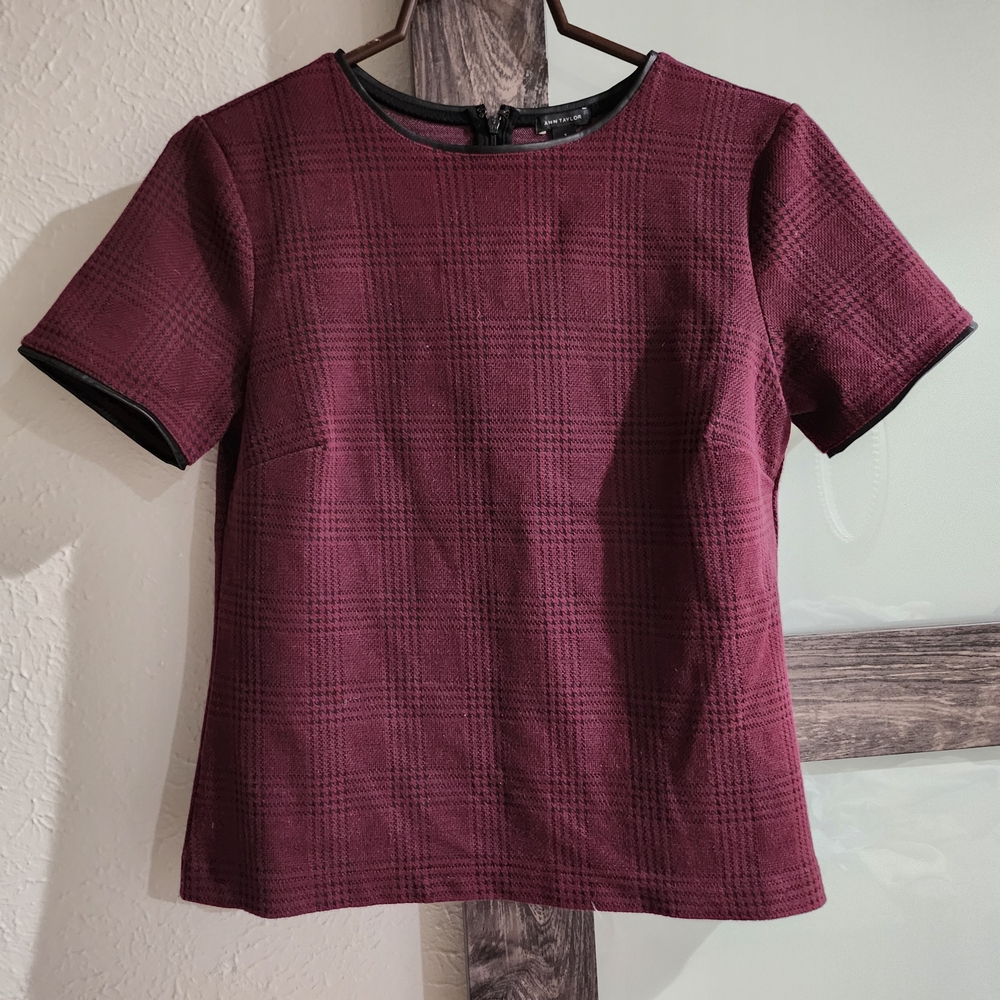 3/$15 Ann Taylor Burgundy Short Sleeve Top